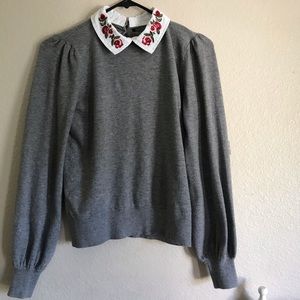 Sweater with rose colar